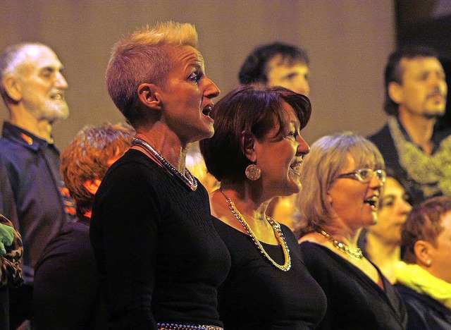 Sngerinnen und Snger des Chorus deli... ihrem Auftritt in der Friedenskirche   | Foto: Heidi Fssel