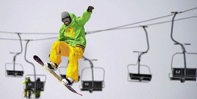 Wenn ein Sprung auf der Piste mal schi...portler in die eigene Tasche greifen.   | Foto: dpa