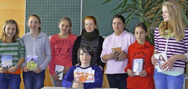 Schulsieger Julian Knig (vorn) mit de... Monja Hogg, Rosa Glck (von links).    | Foto: Schule