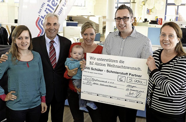 Danke!  Die Willi-Schler-GmbH bergibt  5000 Euro.   | Foto: ingo schneider