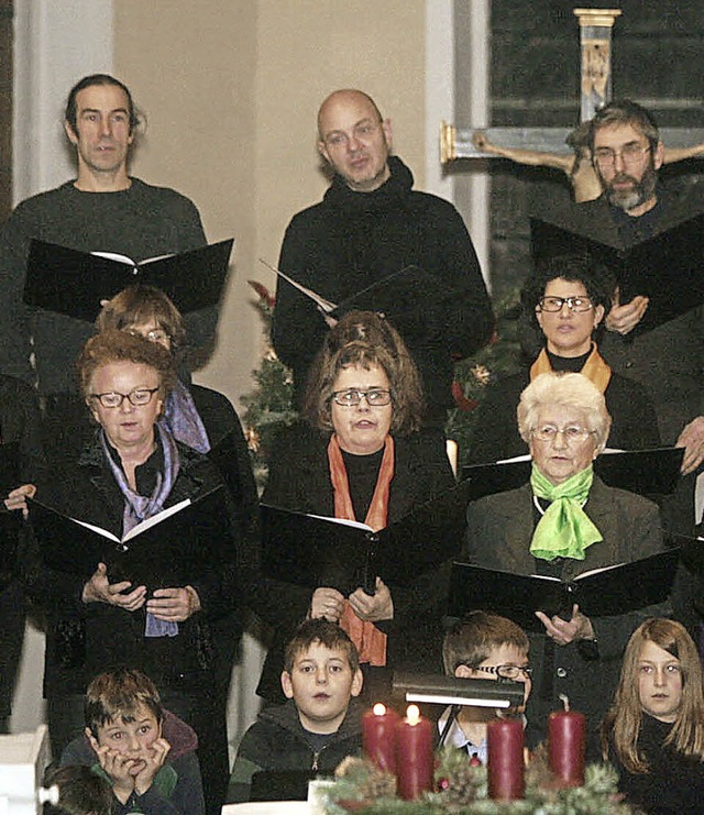 Singkreis und Kinderchor bei der Adven...ntag in der Schmieheimer Markuskirche   | Foto: Sandra Decoux-Kone