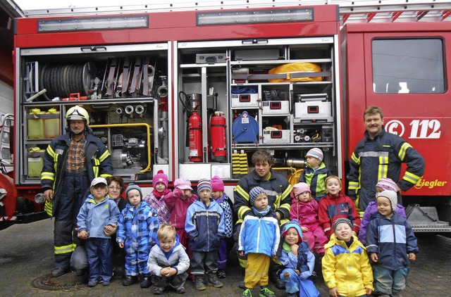 Die Kinder aus der Hasengruppe des Rm...uchten das Feuerwehrhaus in Rmmingen.  | Foto: privat