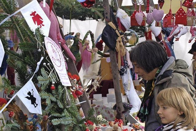 Weihnachtsmarkt und Winterabend