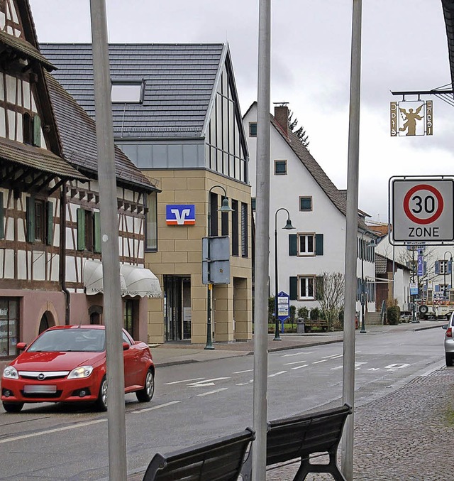 Verkehrsberuhigt ist die  Gundelfinger Ortsmitte heute.   | Foto: Frank Kiefer