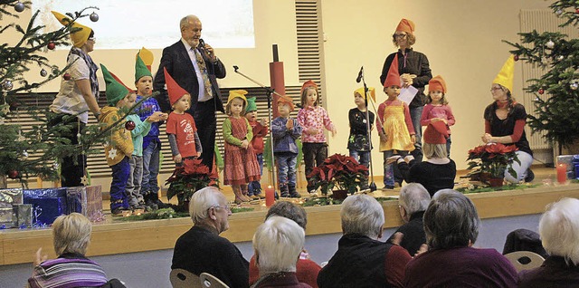 Bei der Adventsfeier fr die Senioren ...ndergartens &#8222;Fliegenpilz&#8220;.  | Foto: Christiane Franz