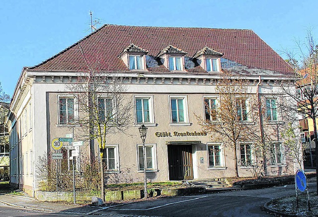 Das alte Krankenhaus wird im kommenden Jahr abgerissen.   | Foto: Maier