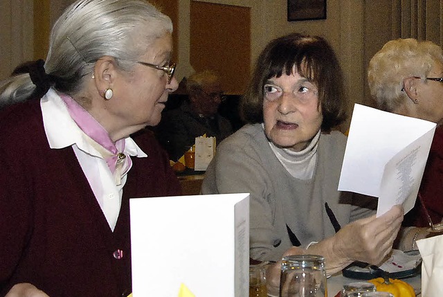 Beim gemeinsamen Mittagessen konnten s...sacher Senioren nher  kennenlernen.    | Foto: hans-jochen voigt