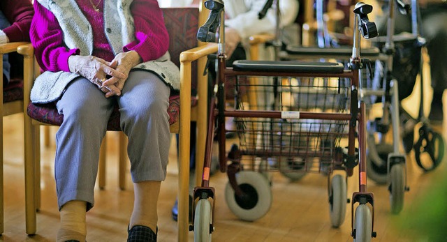 Viele Senioren brauchen  Untersttzung...die Dauer von Stunden oder Tagen ist.   | Foto: dpa