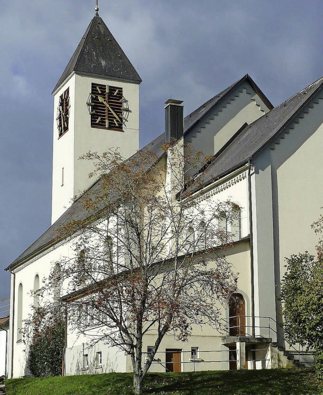 Die Pfarrkirche in Niederwihl mit dem ...ge Pfarrer Karl Zanger errichten lie.  | Foto: Paul Eisenbeis