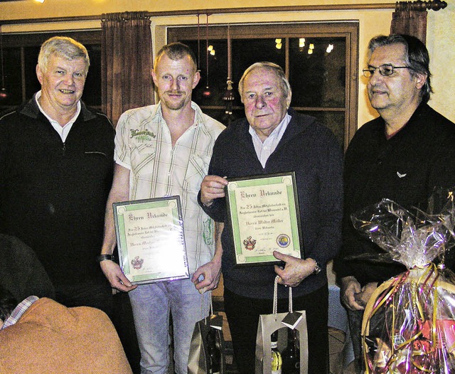 Ehrung beim Anglerverein Zell:  Walter...alter Mller, Hans Maier (von links).   | Foto: Privat