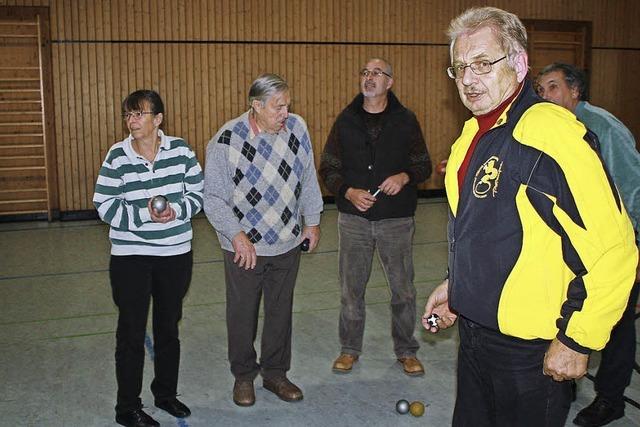 Boule-Kugeln rollen in der Rotmooshalle