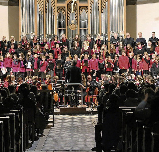 Viele Akteure brachte Dirigent Clemens...groartigen Adventskonzert zusammen.    | Foto: Hans-Jrgen Hege