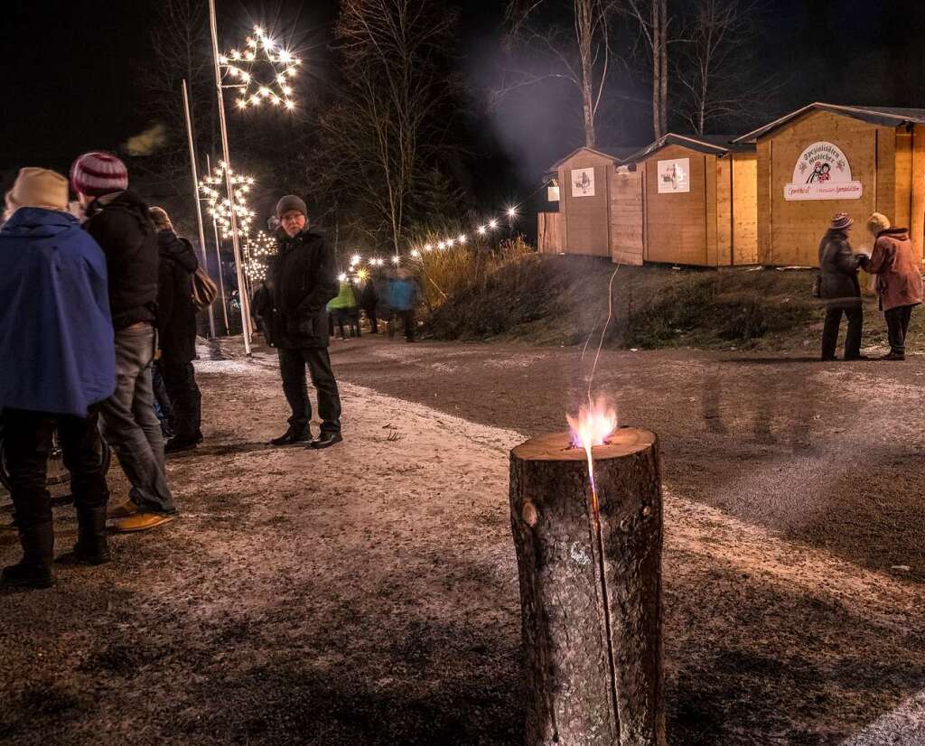 Romantisch ist es auf dem Weihnachtsmarkt in der Ravennaschlucht.