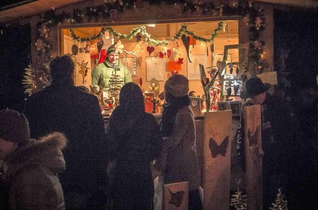 Romantisch ist es auf dem Weihnachtsmarkt in der Ravennaschlucht.