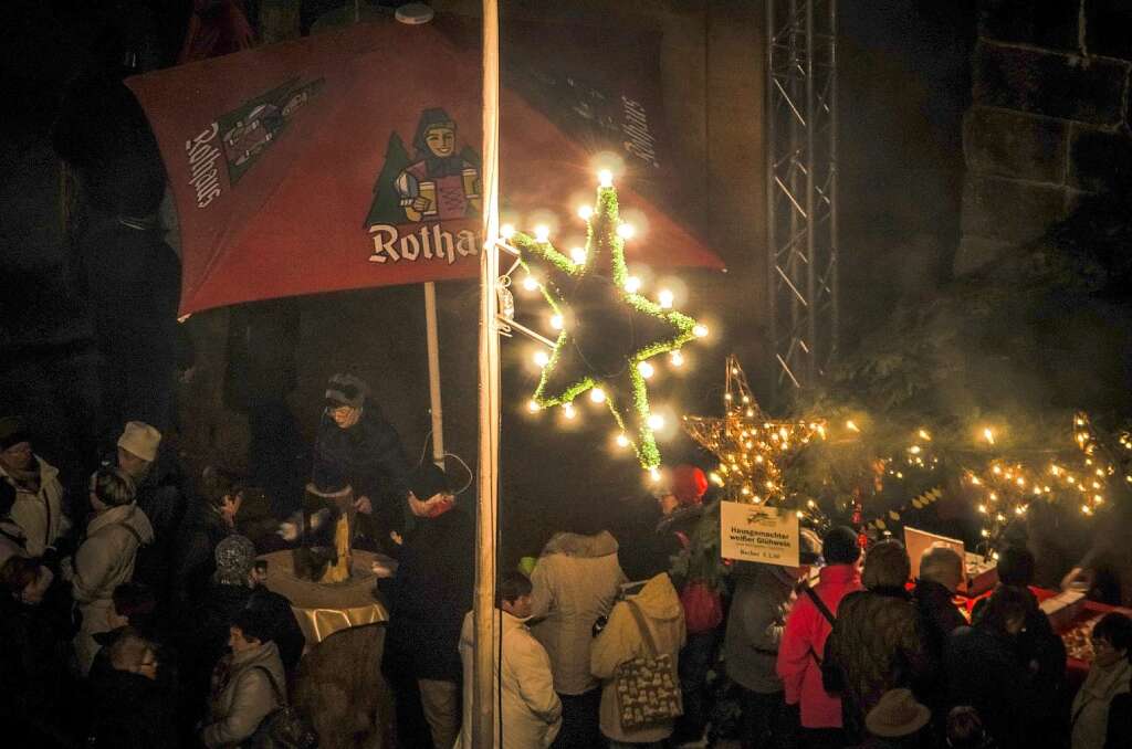 Romantisch ist es auf dem Weihnachtsmarkt in der Ravennaschlucht.