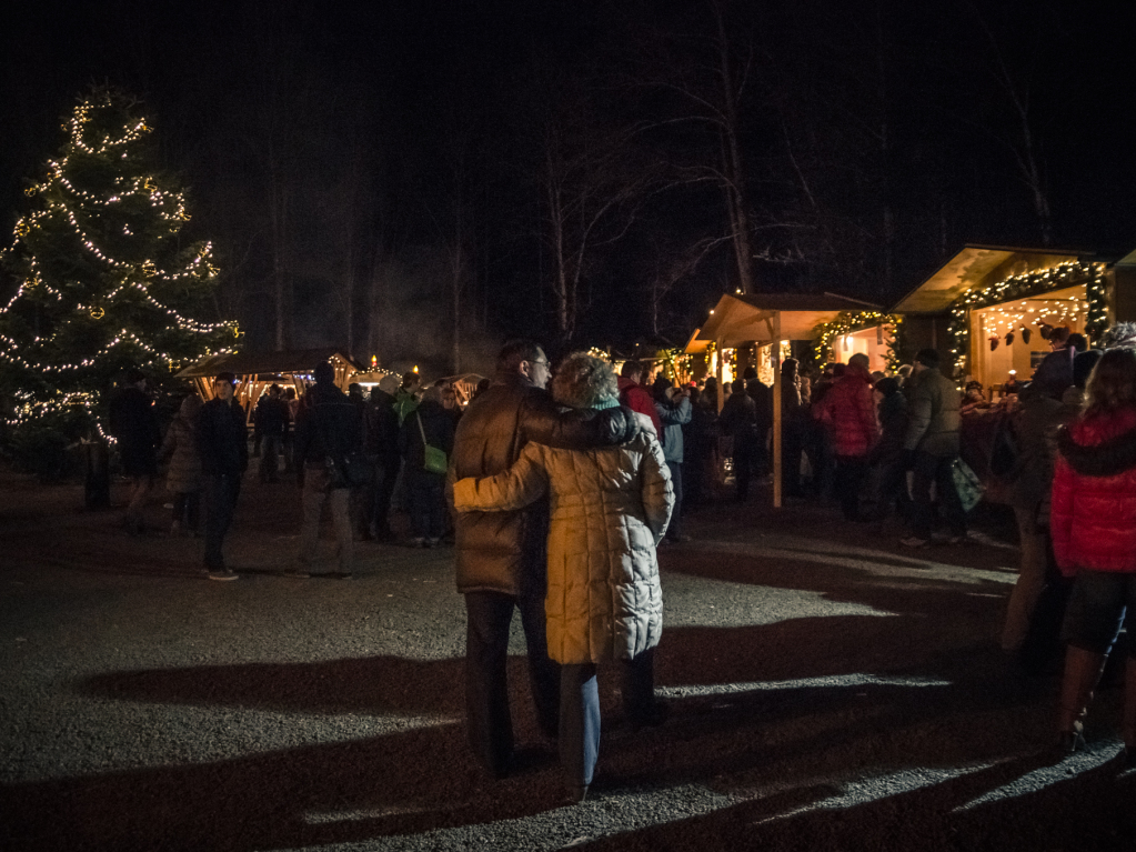 Romantisch ist es auf dem Weihnachtsmarkt in der Ravennaschlucht.