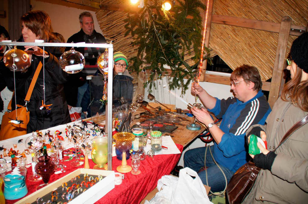 Vielfältig war das Angebot auf dem Endinger Weihnachtsmarkt. Vielfältig war das Angebot auf dem Endinger Weihnachtsmarkt.
