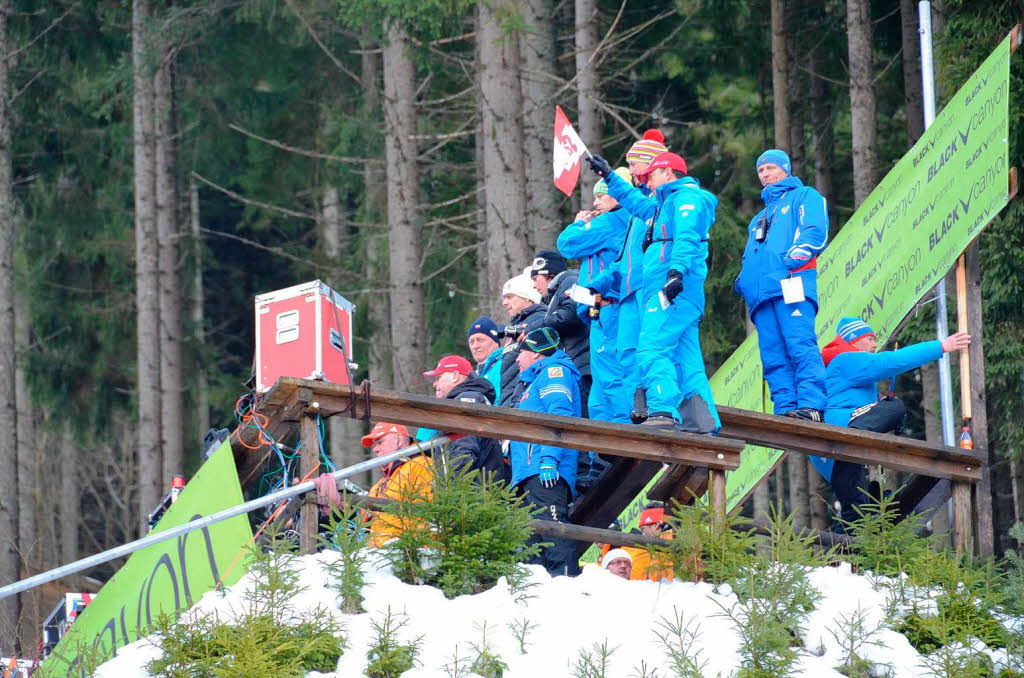 Beste Stimmung und groe Sprge: Der Weltcup-Zirkus der Skisprung-Asse gastiert in Titisee-Neustadt.