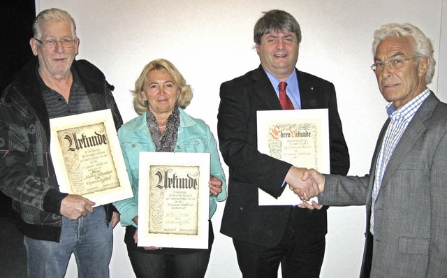 Hauptversammlung des FC Grunern-Wettel...ried Ortlieb gratulierte (von links).   | Foto: privat
