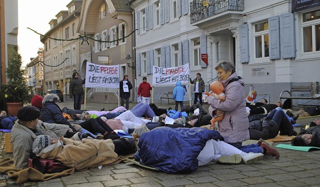 Pflegende aus Mllheimer Einrichtungen...Aktion &#8222;Pflege am Boden&#8220;.   | Foto: Beatrice Ehrlich