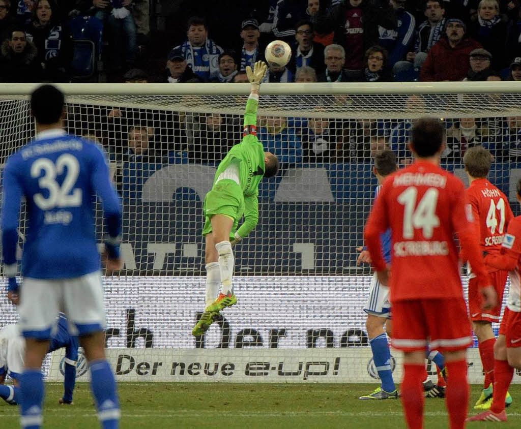 Pflichtsieg fr Schalke und ein weiteres Null-Punkte-Spiel fr den Sportclub: Der SC Freiburg verliert in Gelsenkirchen mit 0:2.