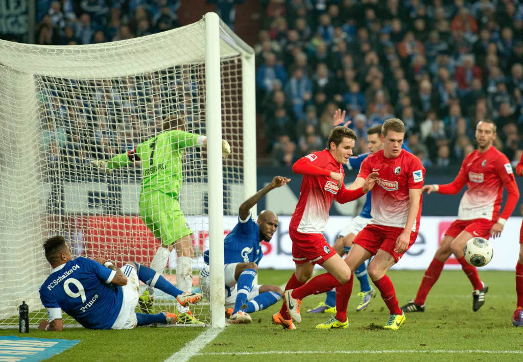 Pflichtsieg fr Schalke und ein weiteres Null-Punkte-Spiel fr den Sportclub: Der SC Freiburg verliert in Gelsenkirchen mit 0:2.