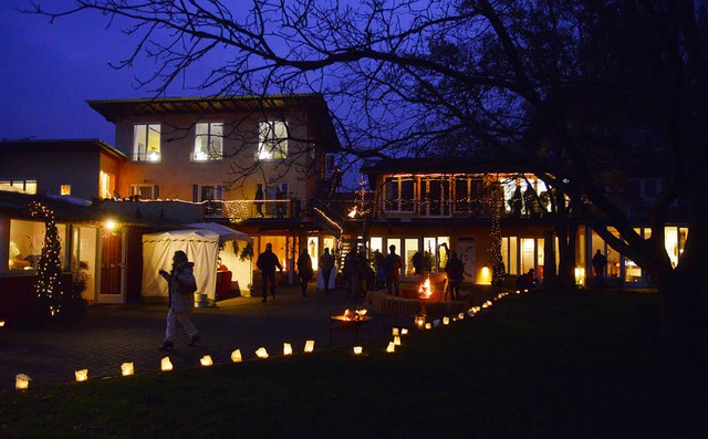 Vorweihnachtliche Stimmung ohne Rummel...ers erlebten die Besucher im Hausgrn.  | Foto: Dieter Erggelet