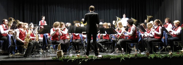 Das Hauptorchester des Musikvereins Ko...uter unter Leitung von Hannes Schlaich  | Foto: Georg Vo