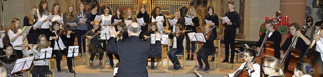 Das Schlerorchester des Kreisgymnasiu...am und der Mittel- und Oberstufenchor   | Foto: Marion Pfordt
