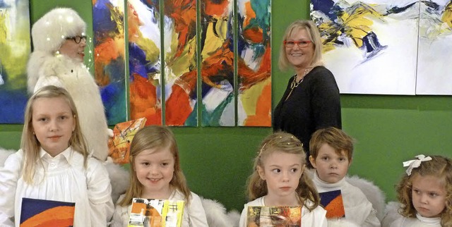 Zum Thema &#8222;Licht im Winter&#8220...rkleidete Kinder kamen zur Vernissage.  | Foto: Christine Weirich