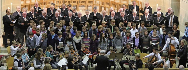 Beim Adventskonzert sang der Chor 72 g...chor und Orchester vom Hebelgymnasium.  | Foto: Katharina Bartsch