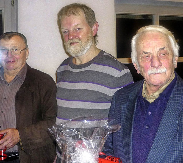 Adelsbergs Ortsvorsteher Klaus Berger ... Keller und Fritz Kaiser (von links).   | Foto: Wolfgang Grether