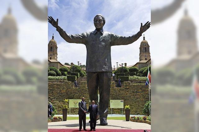 Mandela-Statue in Pretoria enthllt