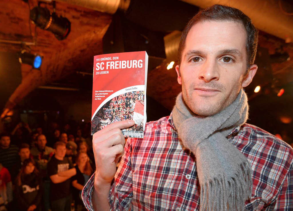 Freude bei den Fans: Sie feiern Weihnachten mit der Mannschaft des SC Freiburg vor.