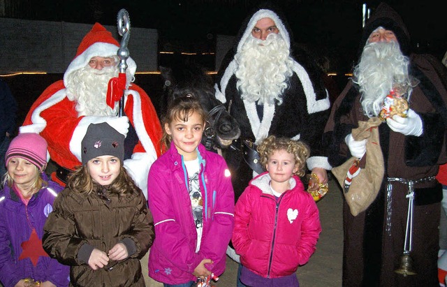 Die Kinder wurden bei der Stallweihnacht reichlich beschert.   | Foto: Wendt