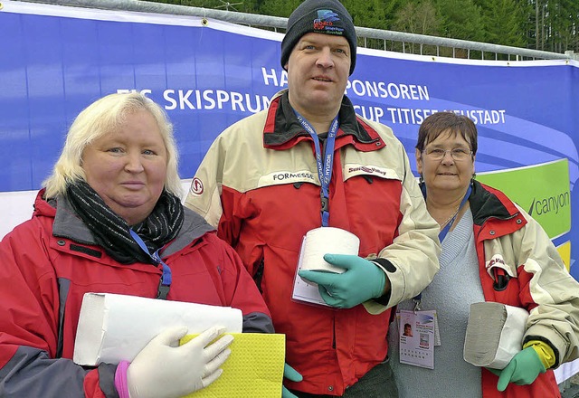 Das Sauberkeits-Trio beim Weltcup-Skis...uler, Jrgen Schmid und Helene Bter.   | Foto: Eva Korinth