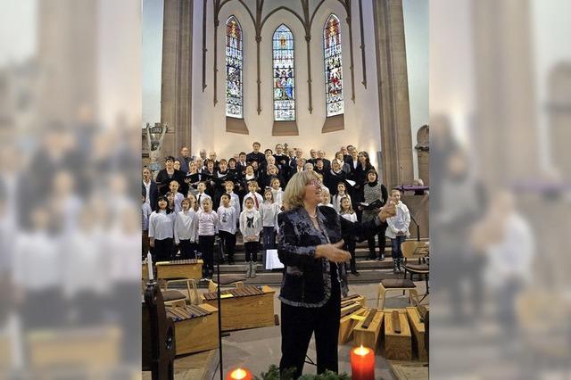 Chorgesang im Schein von Kerzen