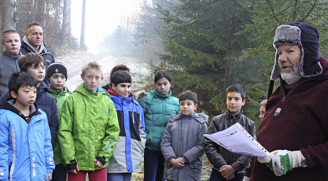 Schon seit einigen Jahren geht Hans Lo...den Wald, um Christbume zu schlagen.   | Foto: Jrn Kerckhoff