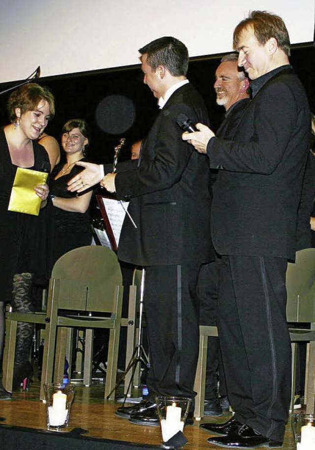 Oscarreife Leistung: Michael Schnstei...&#8222;bester Dirigent&#8220; geehrt.   | Foto: Harald Albiker