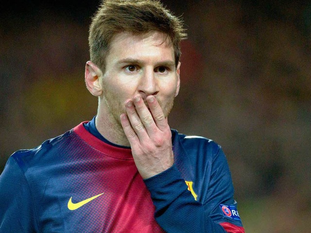 Ups &#8211; Barcelonas Spielmacher Messi.  | Foto: dpa