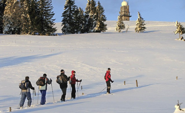 Schneeschuhwandern erfreut sich auch a...  bietet  einen Hauch von Abenteuer.    | Foto: Stefan Bchner