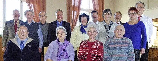 Stndlimatine in  Hsingen: Sitzend v..., Elli und Roland Senn (1. Vorstand).   | Foto: Vera Winter