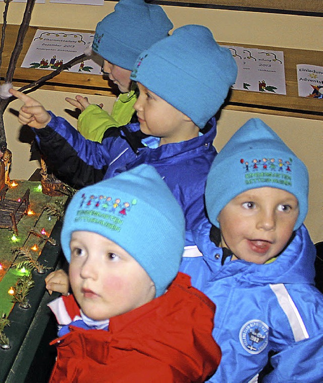 Vorgezogene Weihnachtsgeschenke: Nicht...Kinder des Dittishauser Kindergartens.  | Foto: Christa Maier