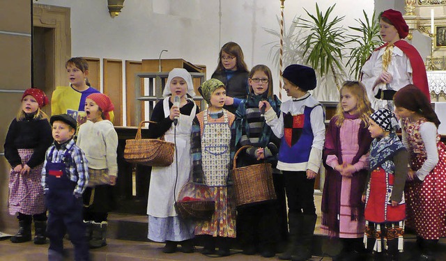 Voller Spielfreude begeisterten sie das Publikum: der Kinderchor Ewattingen.   | Foto: Marianne Rittner