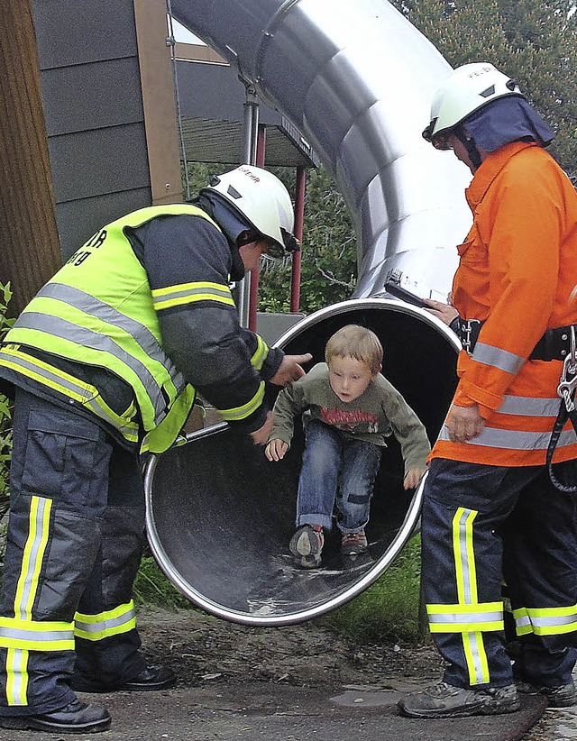 Nicht alle Einstze der Feuerwehr sind...me der Notrutsche an der Kinderinsel.   | Foto: T. HTTICH