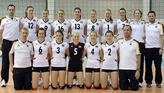 Das deutsche Juniorinnen-Team mit Nadj...Tietbhl (untere Reihe, ganz rechts).   | Foto: Fotos: CEV