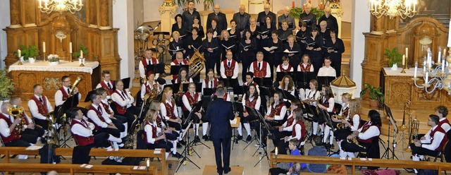 Der Wasenweiler  Musikverein und der K...nzert in der Kirche Mari Himmelfahrt.  | Foto: denys golikov