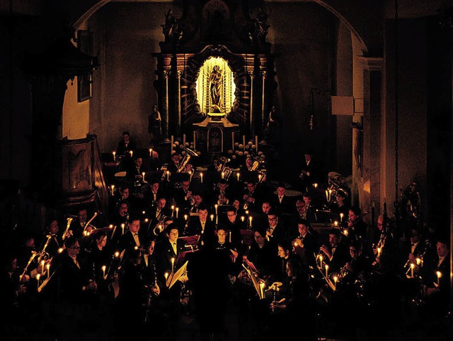 Kirchenkonzert in Siegelau im Kerzenschein.   | Foto: Hermann Kurz