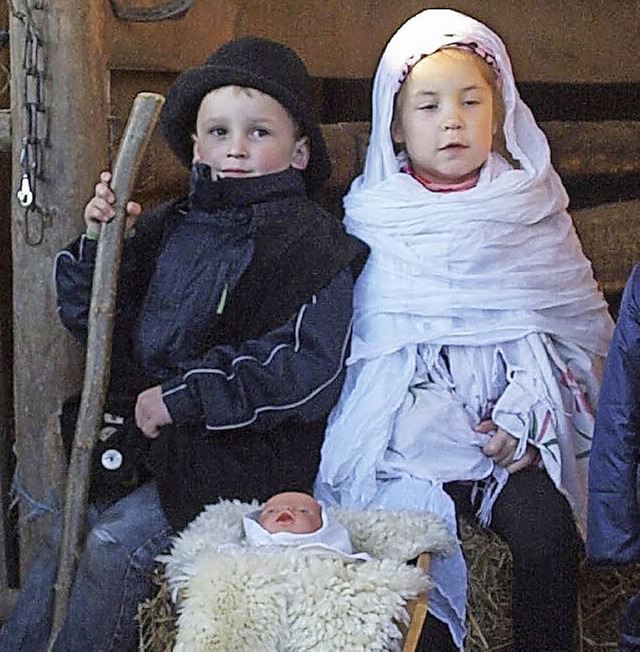 Maria und Josef waren krzlich  auf Herbergssuche in Hgelberg.  | Foto: zvg