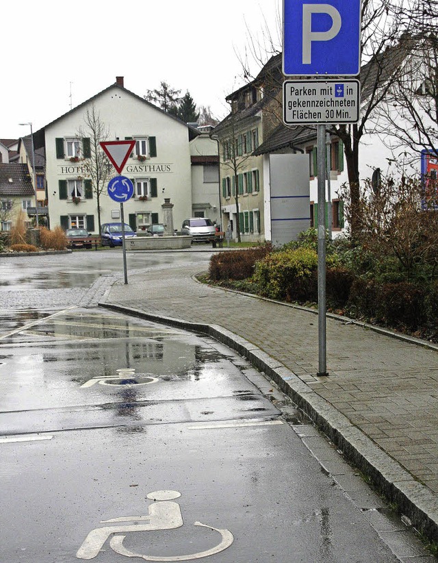 Auch wenn es den Anschein macht: Die P...kpltze, sondern Kurzzeitparkflchen.   | Foto: Jung